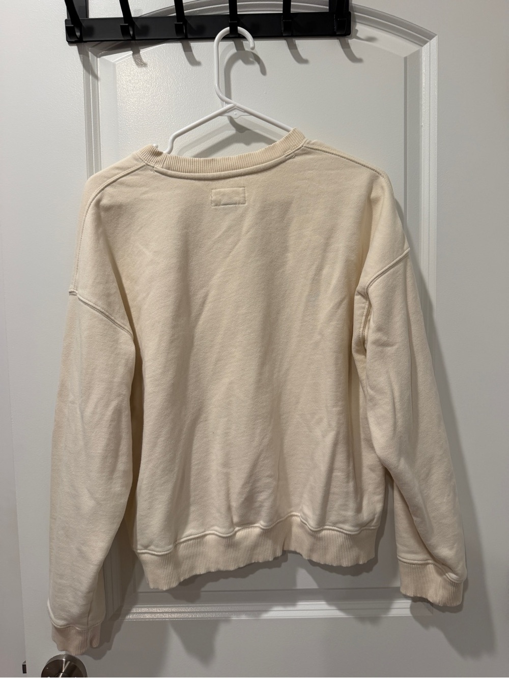 American Eagle Cream Crewneck with Red Queen Graphic - Picture 2 of 3